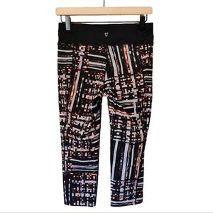Betsey Johnson Abstract Geometric Print Workout Capri Leggings